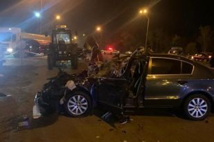 В Киеве легковой автомобиль столкнулся с автобусом: есть пострадавшие.
