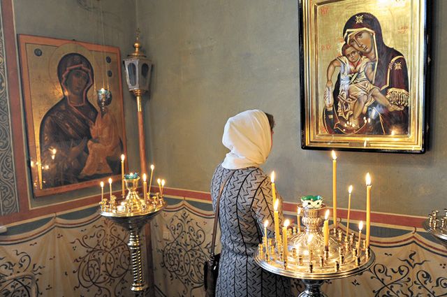 В Сургут привезли целебные мощи православных святых