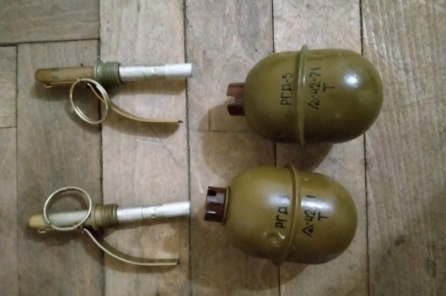 10 октября в квартире в Выборгском районе найдены две ручные гранаты. 