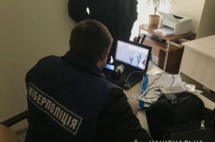 Продавали запрещенные лекарства: под Хмельницком разоблачили онлайн-аптеку