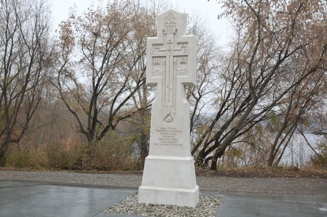 В Алапаевске установили крест на месте строительства храма