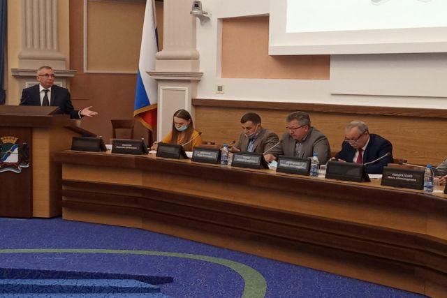 Депутаты Совета депутатов города Новосибирска распределили дополнительные деньги.