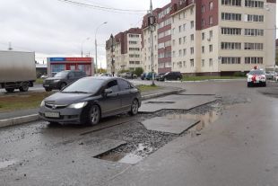 Лужи и отсутствие светофора мешают полноценному развитию микрорайона Дивногорский.