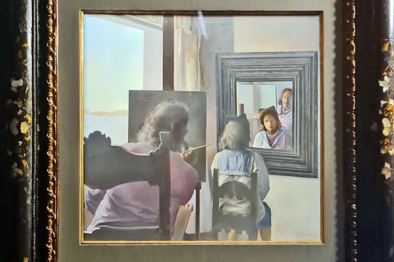 Знаменитый стереоскопический диптих «Дали со спины, пишущий Галу со спины, увековеченную шестью виртуальными роговицами, временно отраженными в шести настоящих зеркалах» (1973). 