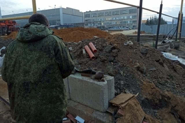 Рабочие откопали скелет человека на проспекте Строителей в Саратове
