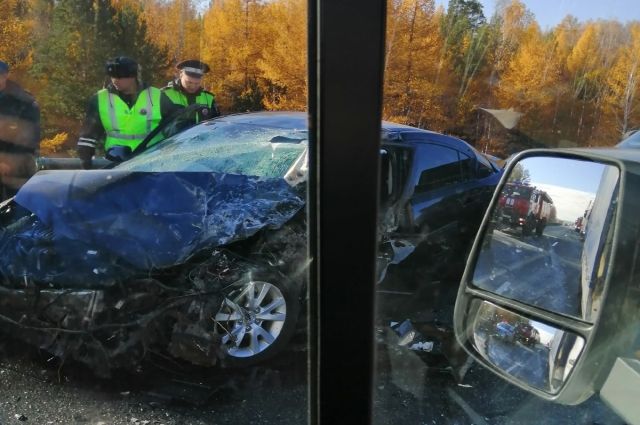 Два человека пострадали в ДТП с грузовиком на трассе в Челябинской области