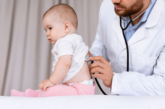 Особенности проявления и лечения бронхита у грудничков