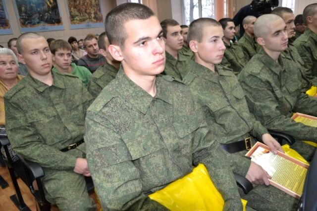 В Пскове более 500 человек уклоняются от срочной военной службы