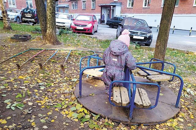 В Иркутске детская площадка располагалась вблизи тепловых сетей