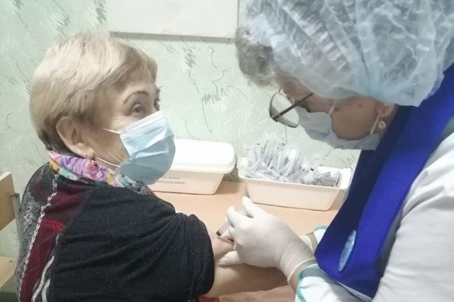 Врач из Ставрополя назвала нужный интервал между уколами от гриппа и ковида