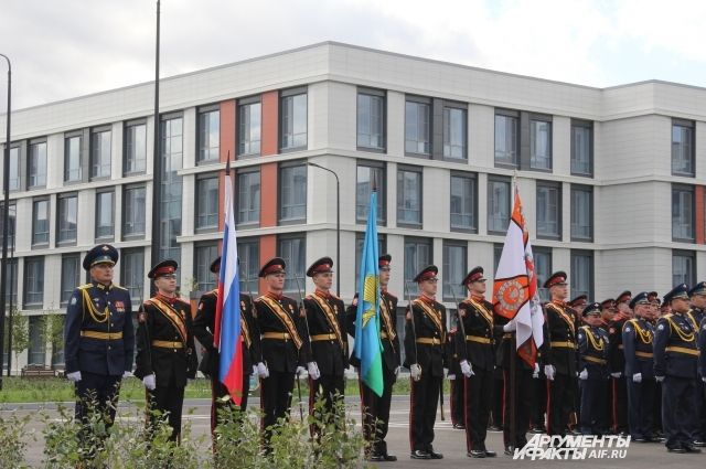 Министр обороны РФ Сергей Шойгу сразу поехал в омский кадетский корпус