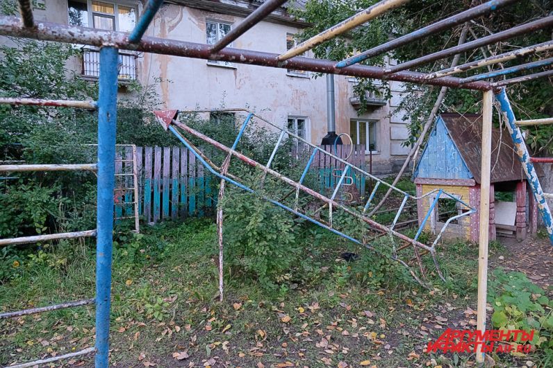 Красные казармы в Перми: осень 2021. 