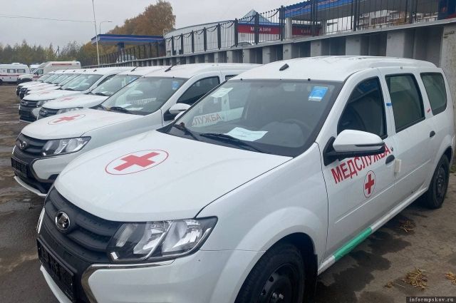 Ещё 13 медицинских автомобилей прибыли в Псковскую область