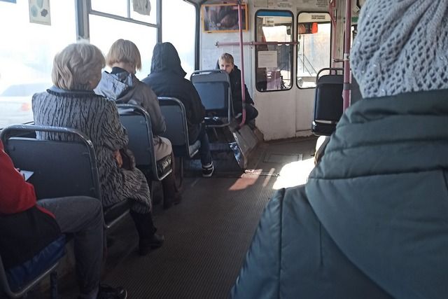 В Челябинске ищут водителя троллейбуса, зажавшего голову пассажирки дверями