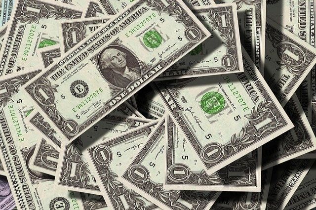 Экономист не исключил снижение курса доллара до 68 рублей