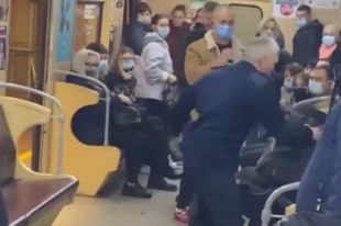 В метро Харькова машинист избил пьяного пассажира «за дебош»: подробности