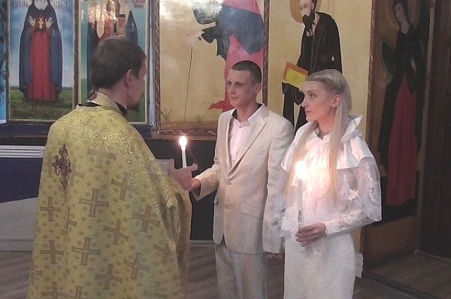 В Оренбургской колонии состоялась церемония венчания осужденного и его супруги. 