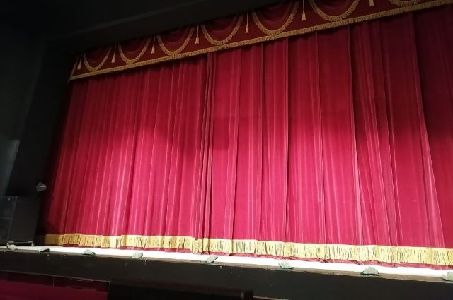 В театры и концертные залы Оренбуржья будут пускать только по QR-кодам