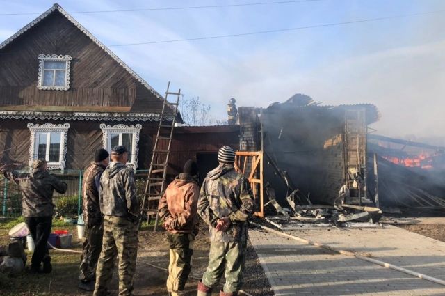 Частный дом и два гаража сгорели в деревне Купреево под Гусь-Хрустальным