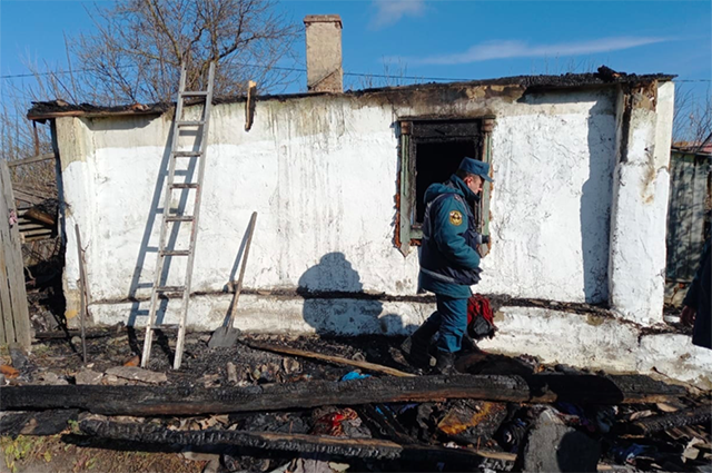 Мужчина и женщина погибли на пожаре в селе Орловской области