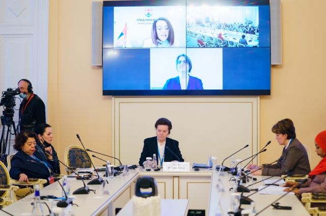 Дискуссионный клуб «Евразийское объединение женщин –региональных лидеров»