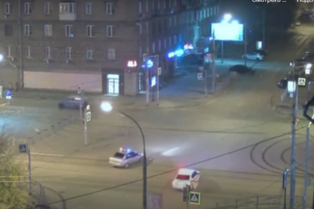 В Новосибирске экипаж ГИБДД попал в аварию во время погони за УАЗом