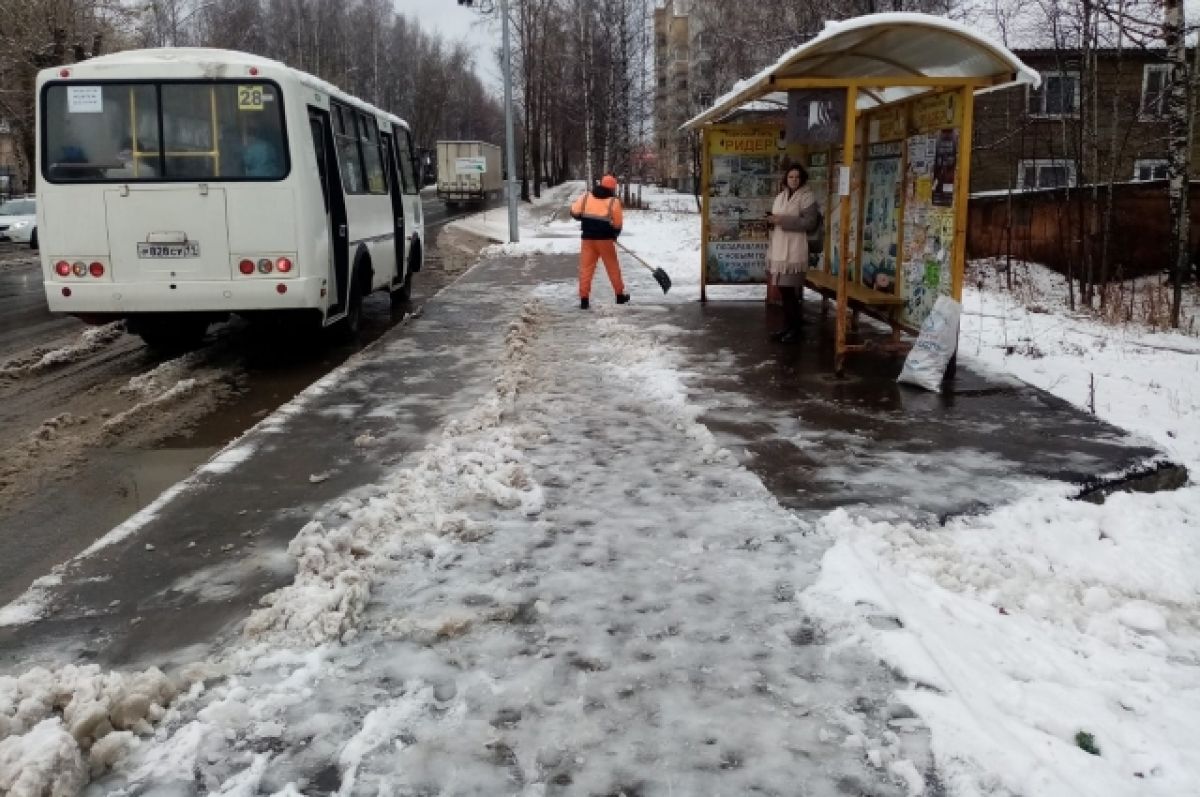 В Сыктывкаре из-за первого снега образовались пробки на дорогах | АиФ Коми