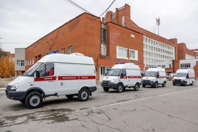 20 новых автомобилей «скорой» поступили в свердловские больницы