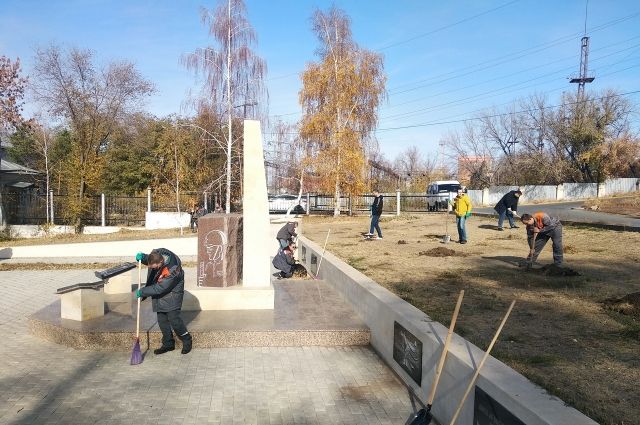 Молодые специалисты «Т Плюс» в Оренбурге провели субботник на территории мемориала воинам-энергетикам.