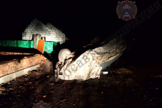 В Кимовском районе пьяный мужчина врезался в фундамент дома на автомобиле