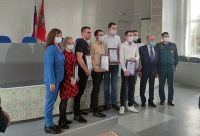 В Бугуруслане наградили семерых парней, спасших мать и двоих детей из задымленной квартиры. 