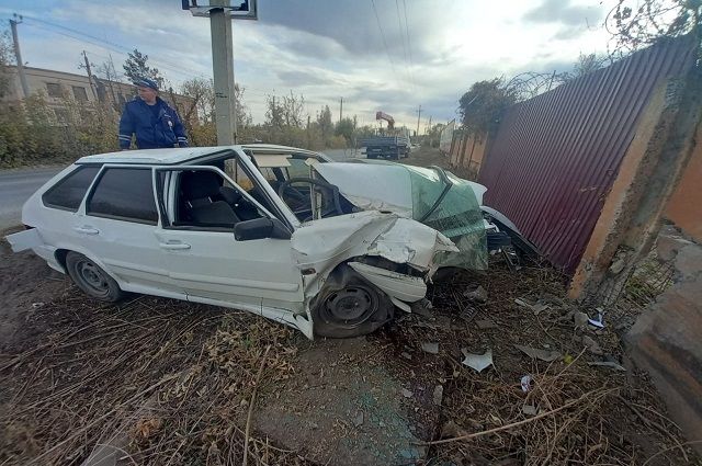 В Новотроицке водитель без прав протаранил стену