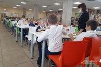 В школах и садах Оренбурга правоохранители проверяют столовые и питание.