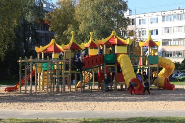 Новая детская площадка появится на Рижском проспекте в Пскове