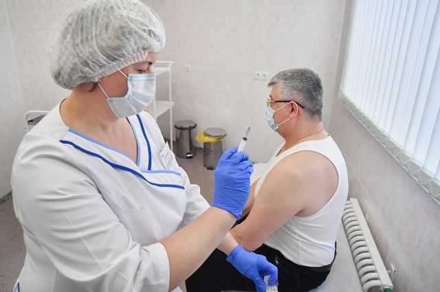 В Новосибирске жалуются на очередь при записи на вакцинацию от COVID-19