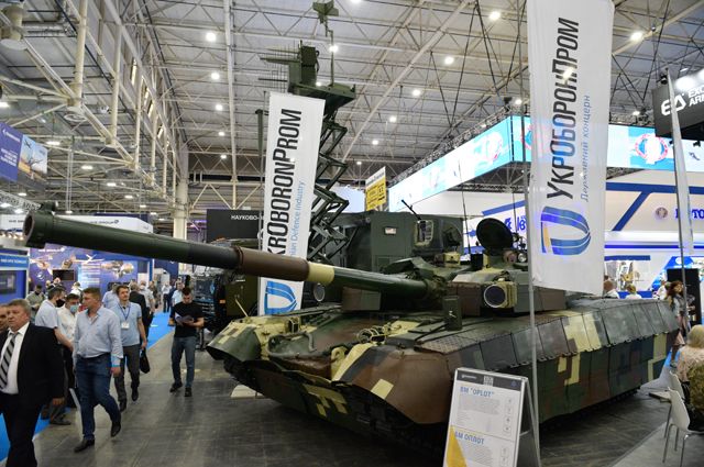 Основной боевой танк БМ «Оплот» на XVI Международной выставке «Оружие и безопасность-2021» в Киеве.