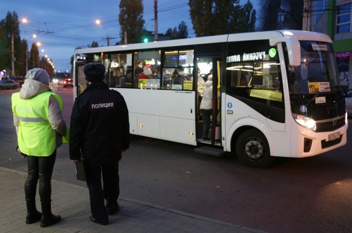 В Воронеже оштрафовали 66 пассажиров транспорта, нарушивших масочный режим  | АиФ Воронеж