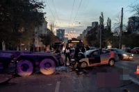 Легковушка столкнулась с грузовиком: в Киеве произошло смертельное ДТП. 