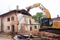 В Бугуруслане наконец-то снесут два аварийных дома, жильцы которых в 2020 году покинули свои квартиры. 