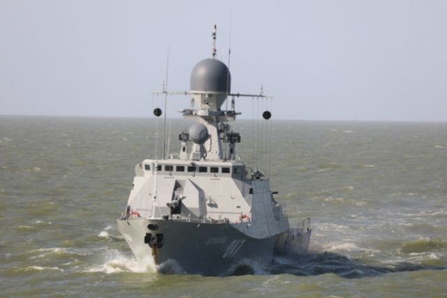 Корабли КФл уничтожили десантников условного противника на острове Чечень