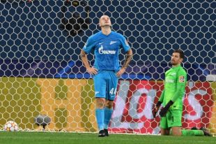 Игроки ФК «Зенит» в матче против «Ювентуса».