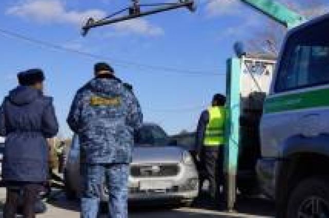 В Хабаровске судебные приставы арестовали автомобиль должницы