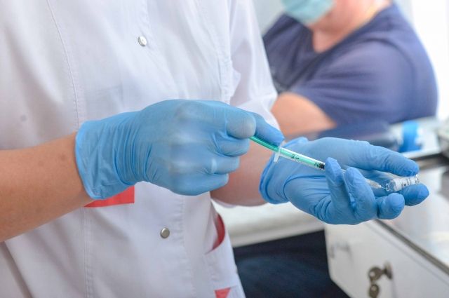 Прививку от COVID-19 в Крыму сделали более 40% населения