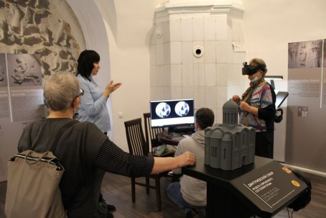 Во Владимире в «Палатах» ВСМЗ открылась тактильная выставка для слепых