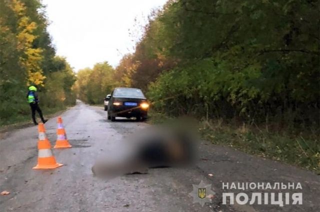 Лежал на дороге: в Хмельницкой области насмерть сбили 17-летнего. 