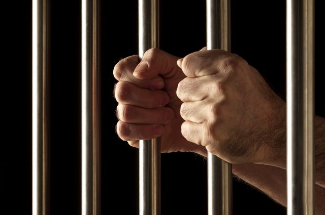 Суд отправил в тюрьму трёх псковских подростков за двойное убийство