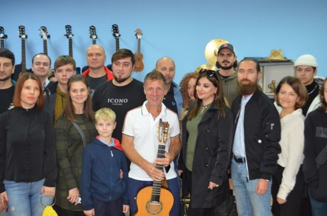 Белорусский музыкант Дидюля объяснил ставропольцам, почему выбрал гитару