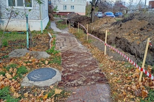 Жители Узловой обустроили «тротуары» из ковров