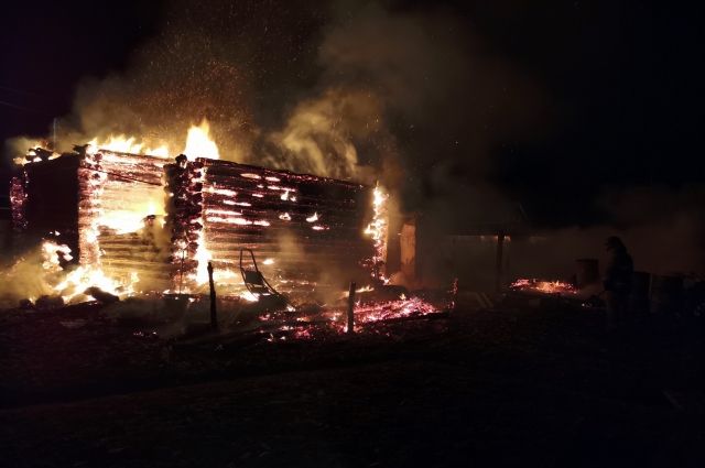 Два деревянных дома сгорели дотла в Судогодском районе 24 октября
