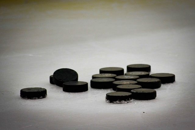 В Новосибирске в раздевалке скончался хоккеист-любитель